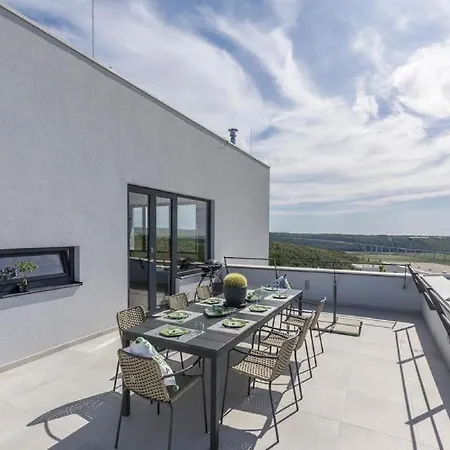 Vista Villa
