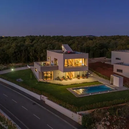 Vista Villa *