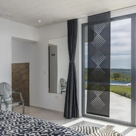 Vista Villa *