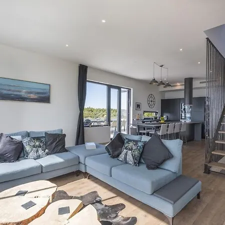 Villa Vista *