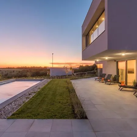 Villa Vista *